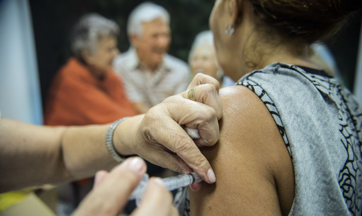 Até terça-feira que vem essa faixa etária vai conseguir se imunizar Agência Brasil