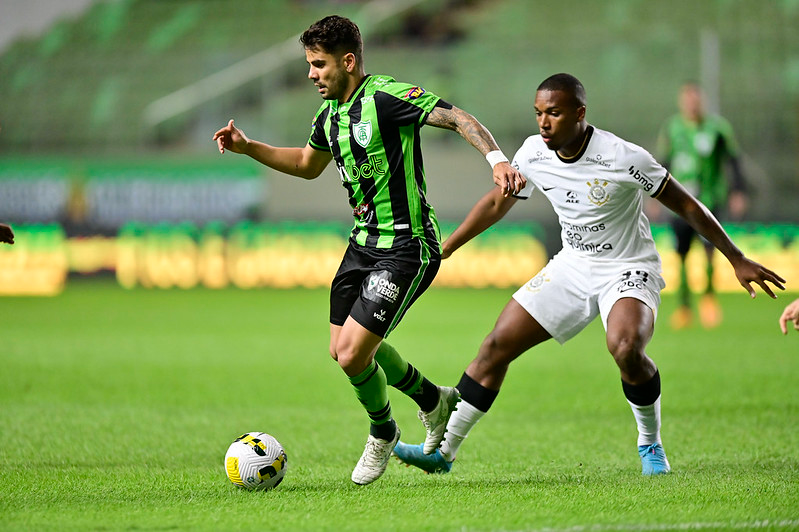 Henrique Almeida em partida contra o Corinthians-SP, pelo Campeonato Brasileiro Mourão Panda / América