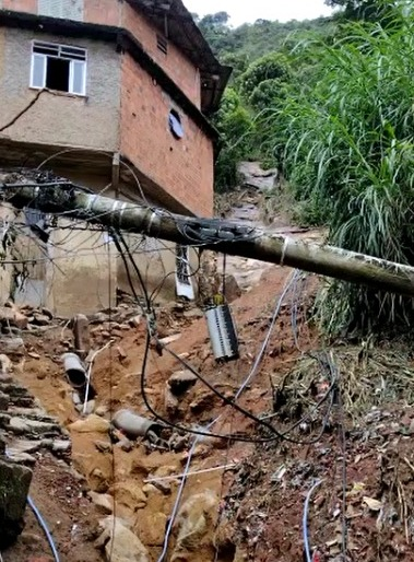 Chuva volta a preocupar moradores de Petrópolis, 7 meses depois de tragédia Reprodução 