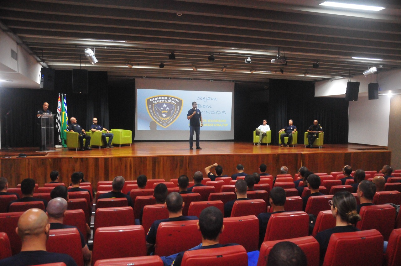 Candidatos à GCM de Caraguatatuba realizam aula inaugural do curso preparatório