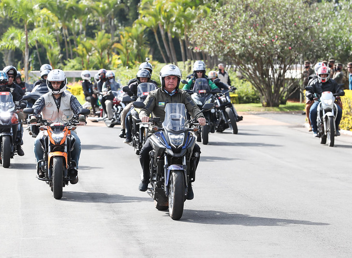 Presidente Bolsonaro passeia de moto por Brasília Marcos Corrêa/PR