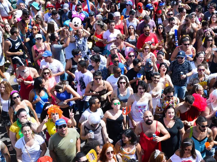 Cerca de 15 milhões de pessoas devem participar do carnaval de rua de 2022 em São Paulo