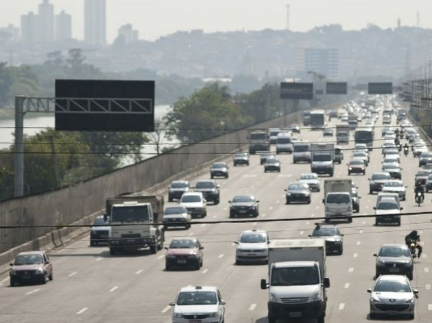 A Prefeitura de São Paulo voltará com o rodízio para veículos conforme o modelo tradicional com o número final da placa a partir de segunda-feira (2). Foto: Arquivo/Agência Brasil 