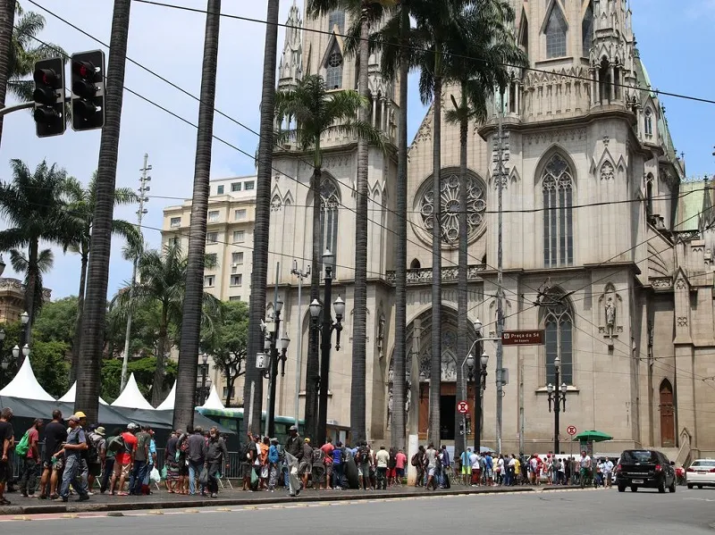 Abandono da Praça da Sé prejudica turismo, comércio e até missas em São  Paulo