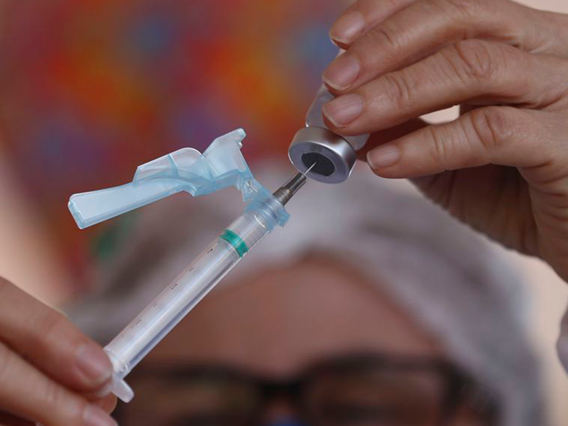 Brasil vai exigir quarentena de 5 dias para viajantes não vacinados