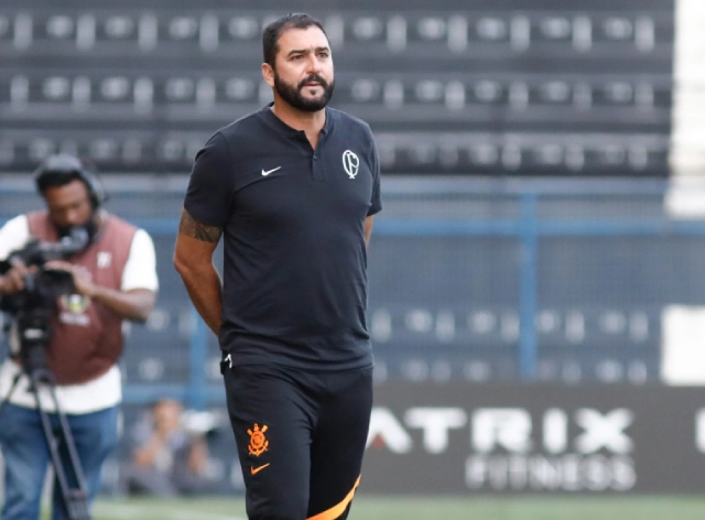 Danilo, treinador do Corinthians, em confronto contra o Santos Agência Corinthians