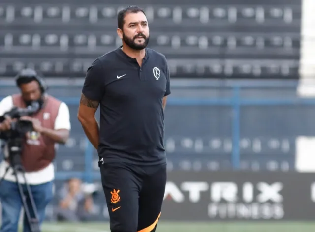 Danilo, treinador do Corinthians, em confronto contra o Santos