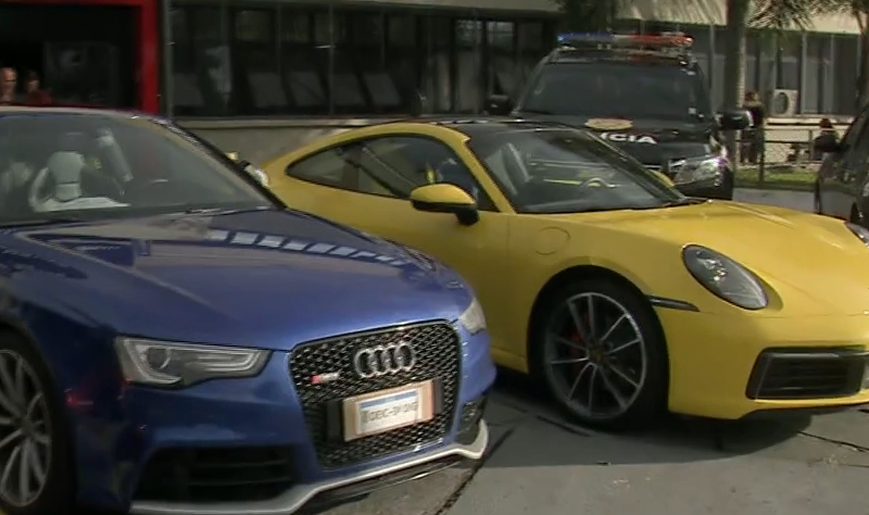 Polícia apreende carros de luxo em operação contra rifas ilegais