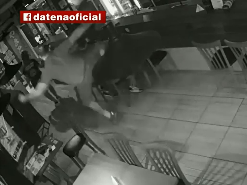 Homem acabou agredido por tossir em restaurante