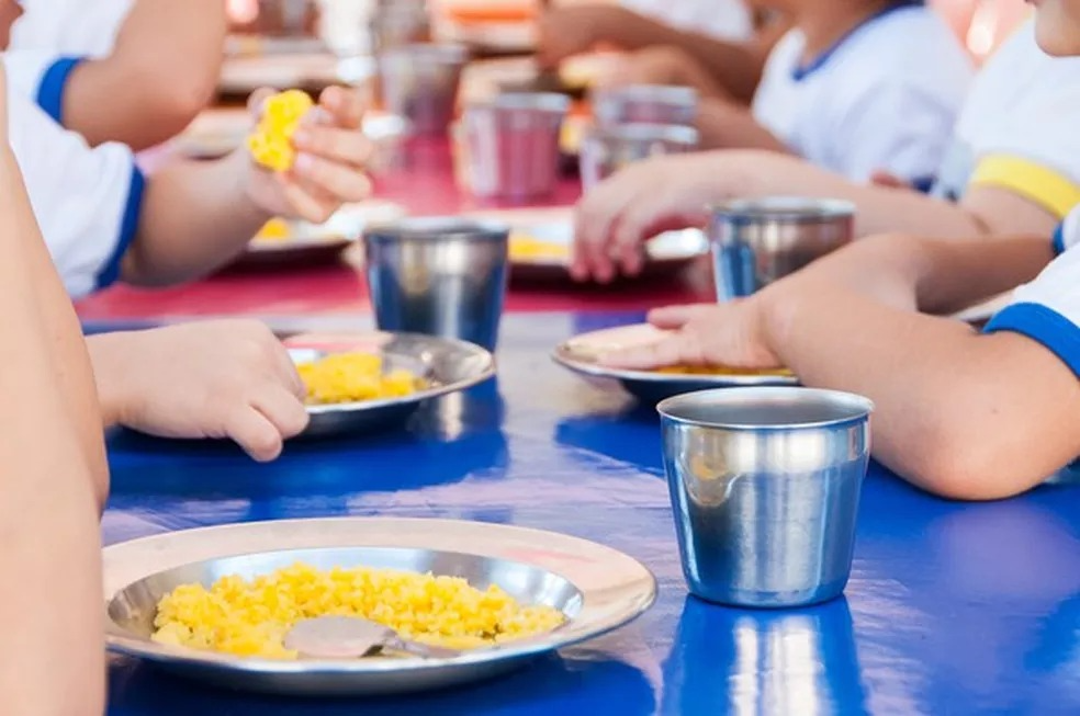 A SEE afirma que a alimentação é ofertada de acordo com as necessidades da carga horária MPE/Divulgação