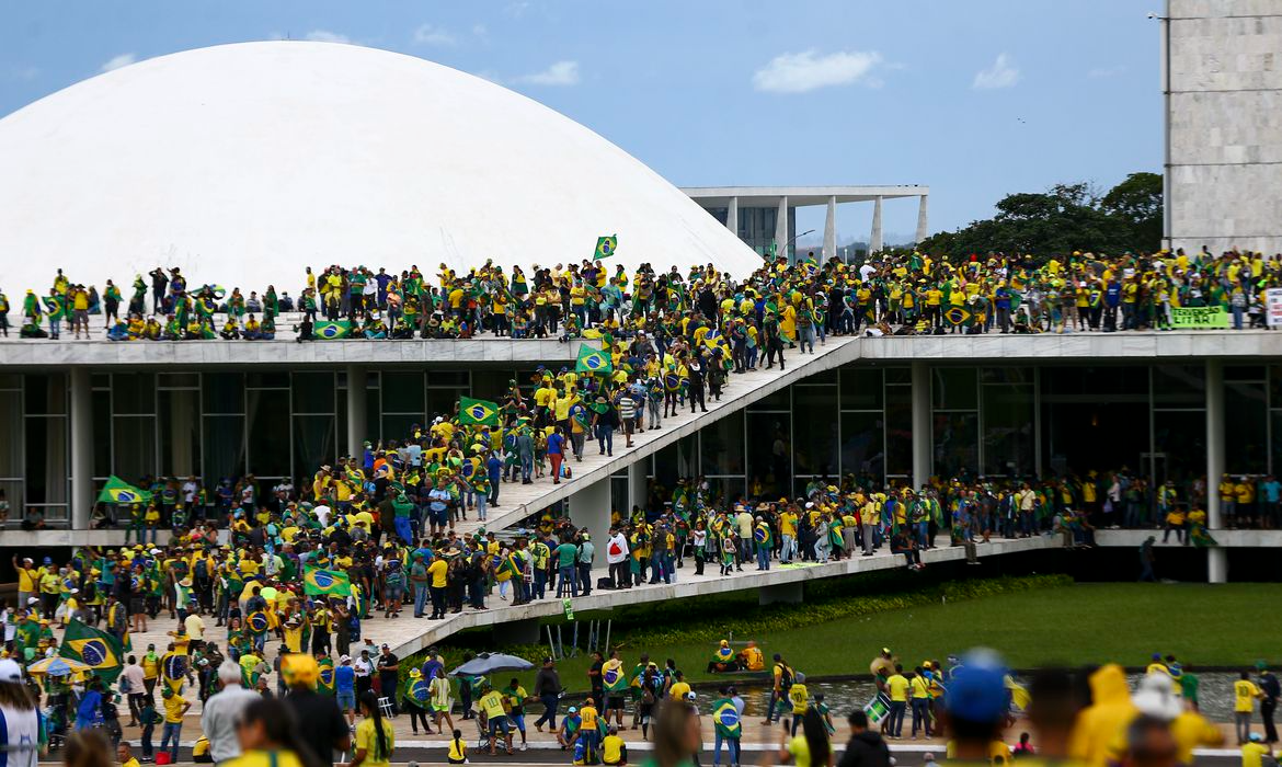 Segurança é reforçada em Brasília e Praça dos Três Poderes é isolada pela PM Foto: Agência Brasil