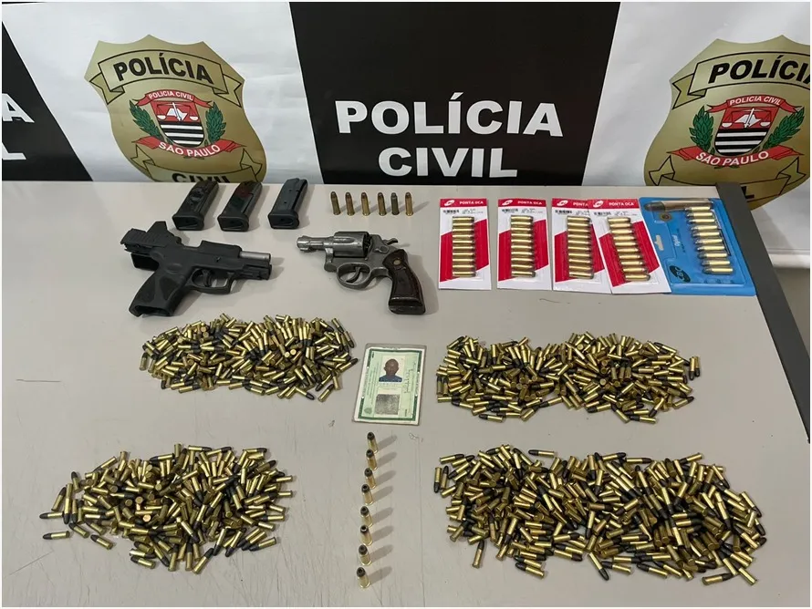 Um homem, de 41 anos, acabou preso por posse de arma