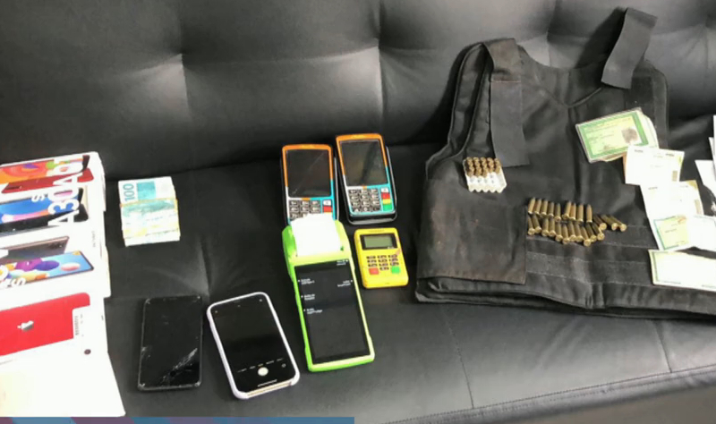 Quadrilha do Pix: Policiais apreendem quase 100 celulares roubados