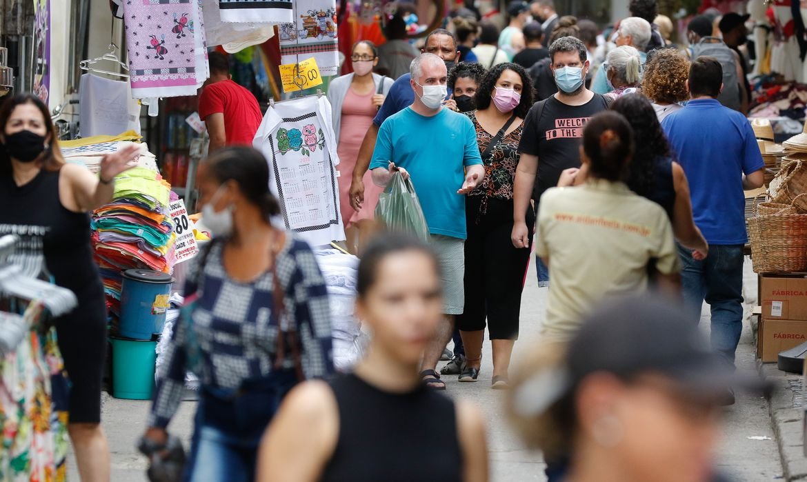 Vacinação entre crianças deve começar em meados de Janeiro Agência Brasil