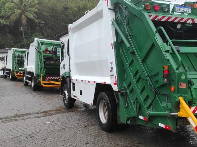 Empresa iniciou a operação com três caminhões gaiolas Divulgação/Prefeitura de Ilhabela 