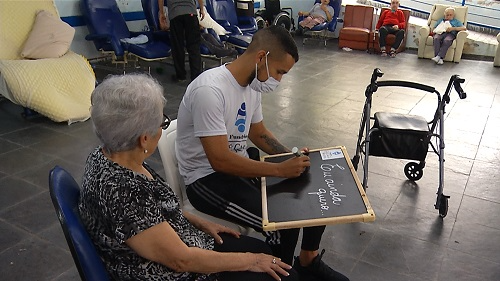 Associação de Jacareí promove cartinha de natal para idosos CLAUDINEI SALLES/TV Band Vale