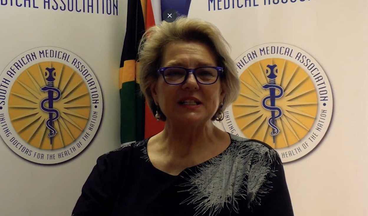 Angelique Coetzee, que preside a Associação Médica da África do Sul