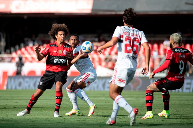 São Paulo 0 x 4 Flamengo: retrato da morte lenta de um gigante