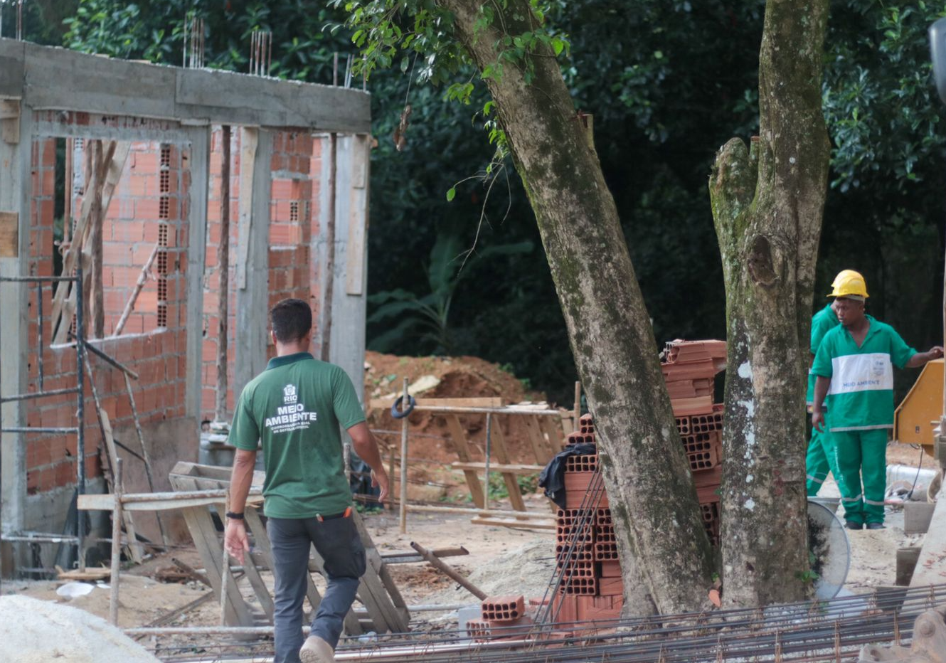 Após três notificações embargando as construções, os imóveis foram demolidos Divulgação/Secretaria Municipal de Meio Ambiente