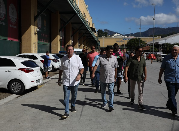 Paes conheceu um pouco do que as agremiações vem preparando. Alexandre Macieira