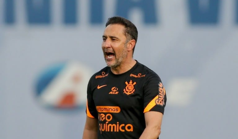 Vítor Pereira defende a liderança do Brasileiro com o Corinthians neste fim de semana