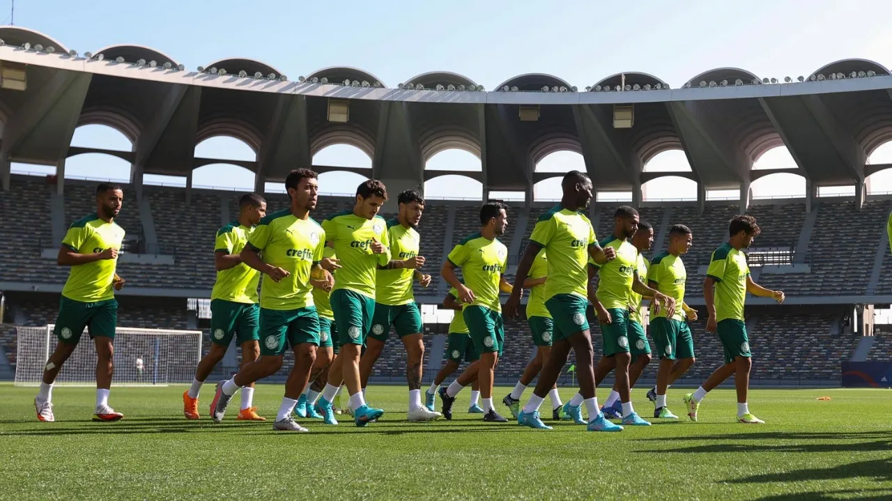 Jogadores do Palmeiras treinando em Abu Dhabi