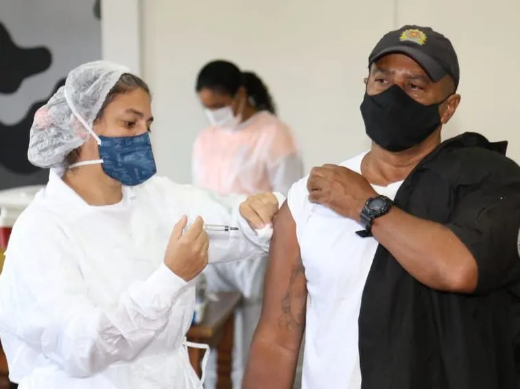 Vacinação avança no Rio de Janeiro e a previsão é imunizar todos os adultos até 18 anos em agosto