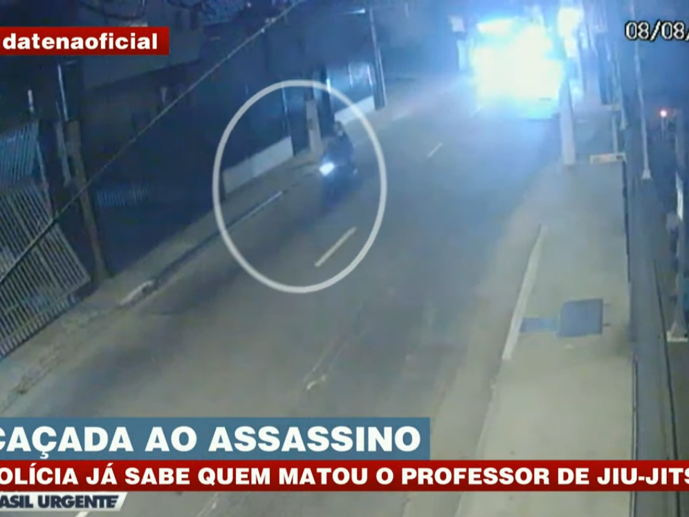 Suspeito teria fugido com o dinheiro da venda da moto da vítima, assassinada no fim de semana Reprodução