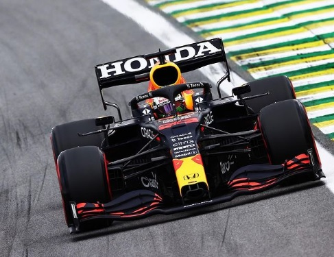 Verstappen confirma que vai correr com o número 1 em 2022