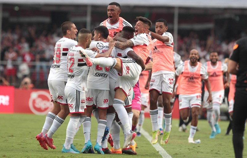 A vitória no clássico coloca o São Paulo na briga pelo bicampeonato paulista Foto: Rubens Chiri/São Paulo