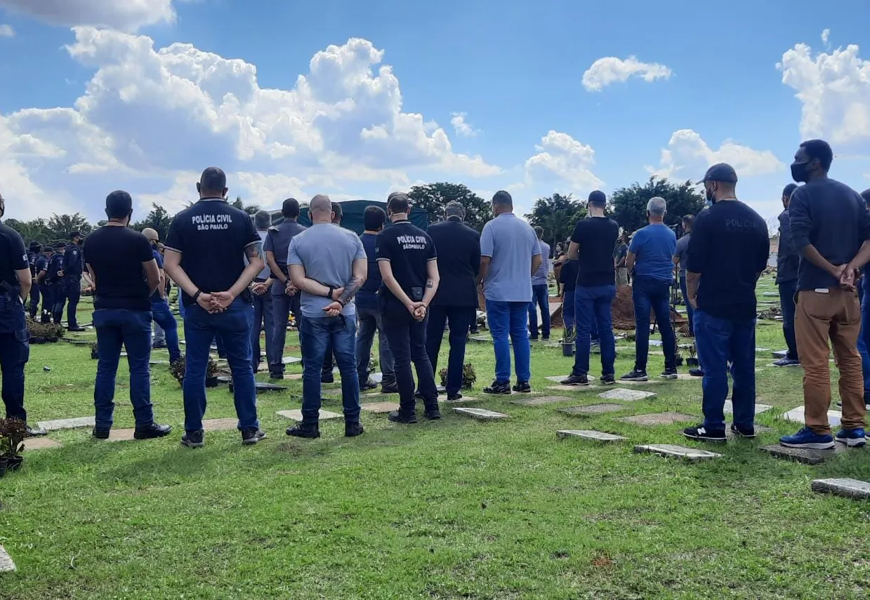 Policial Civil morto em acidente na Carvalho Pinto é enterrado em São José dos Campos