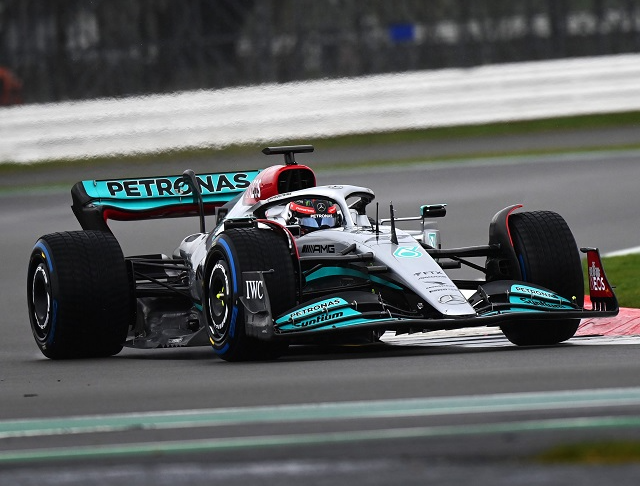 George Russell guia Mercedes W13 em Silverstone Reprodução/Mercedes