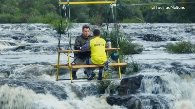 João Paulo Krajewski em cachoeira: ele andou de bicicleta a 60 m Divulgação/Band