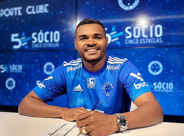 Nikão assina contrato de empréstimo com o Cruzeiro Marco A. Ferraz/Cruzeiro