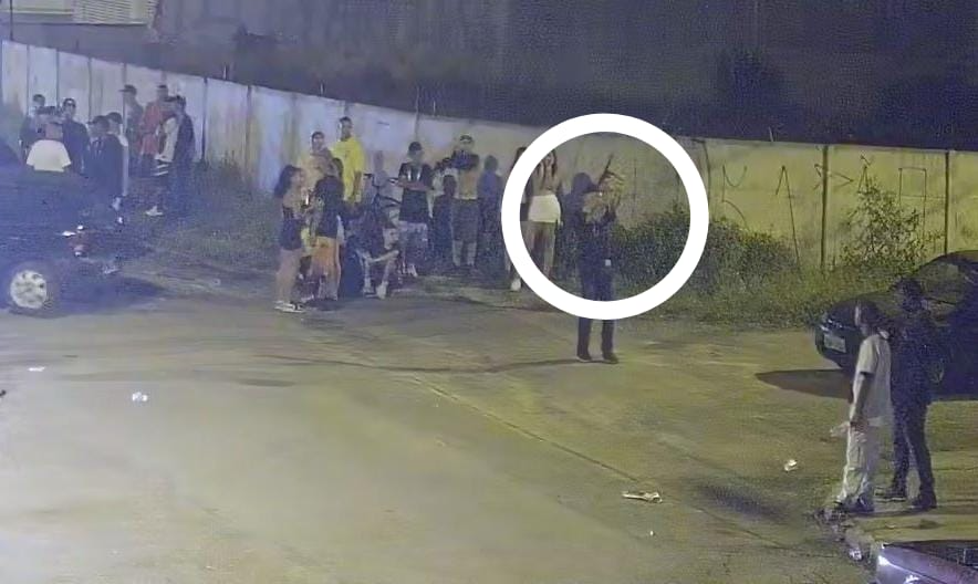 Jovem brinca com metralhadora e acaba atingindo adolescente de 13 anos em Pinda Vale Urgente/ TV Band Vale