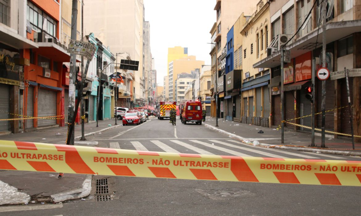 Prédio de dez andares no Centro de SP é demolido Foto: Rovena Rosa/Agência Brasil